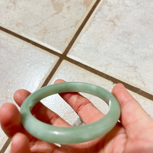 Elegant Dongling Jade Bangle Bracelet - Picture 3 of 10